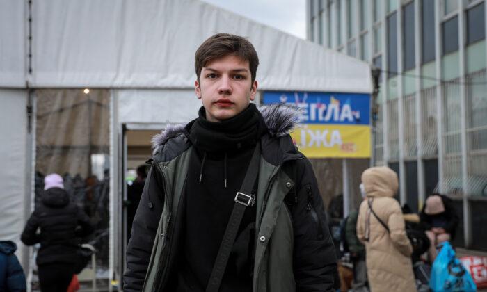 Warmth Amid Anguish as Volunteers Meet Ukrainian Refugees in Warsaw