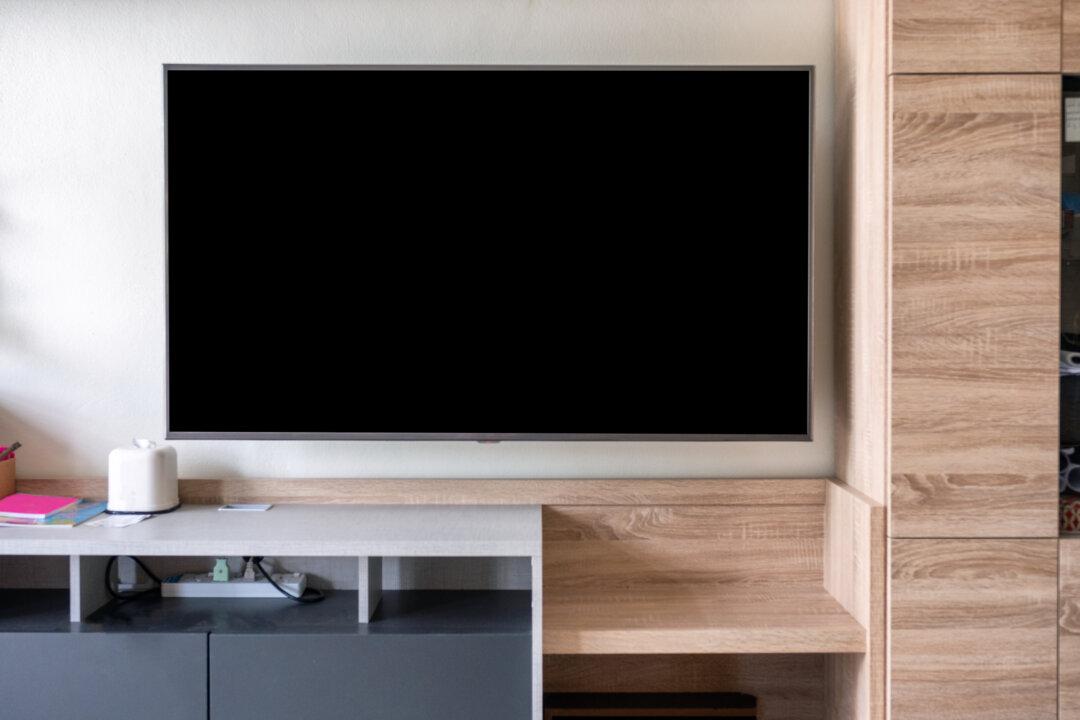 Hang a Flat Panel TV