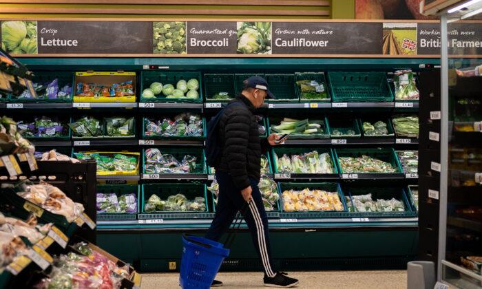 UK Inflation Surges to 6.2 Percent, Highest for 30 Years