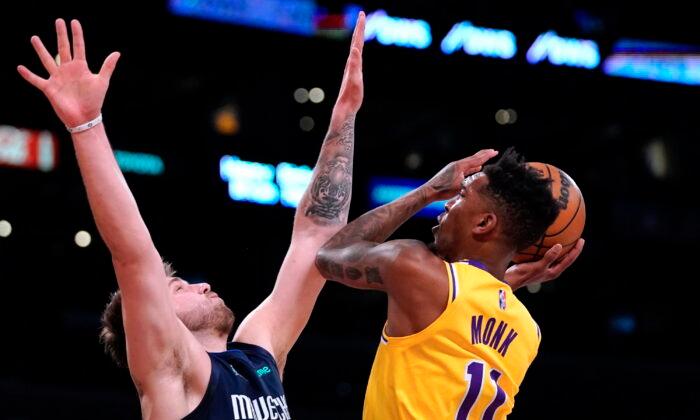 Mavericks Blow Big Lead, Rally to Hold Off Lakers 109–104