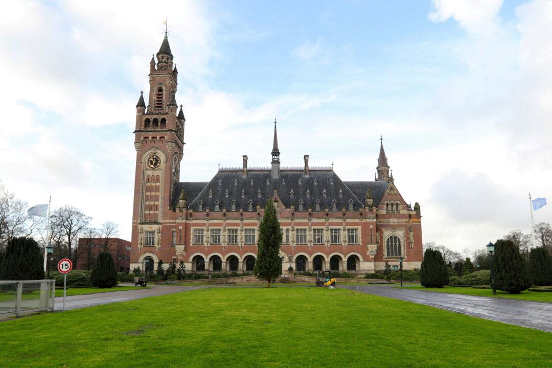 Chinese ‘Diplomat’ With a Knife Threatens a Chinese Activist in the Netherlands