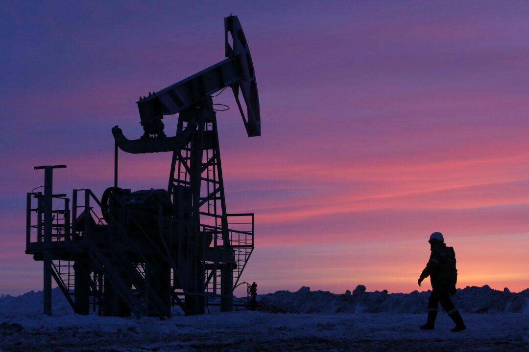 IEA Says Market May Lose 3 Million bpd of Russian Oil Next Month