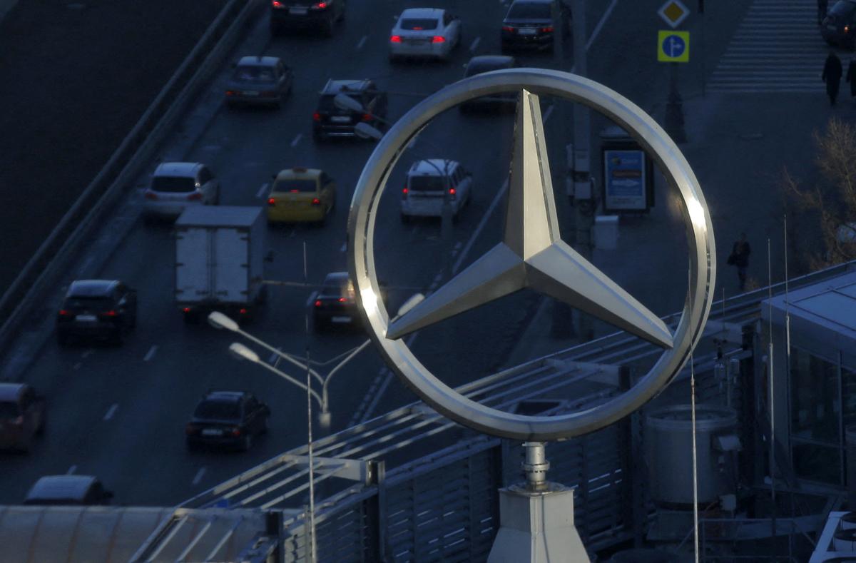Mercedes-Benz Says Russian Nationalization Could Threaten $2.2 Billion in Assets