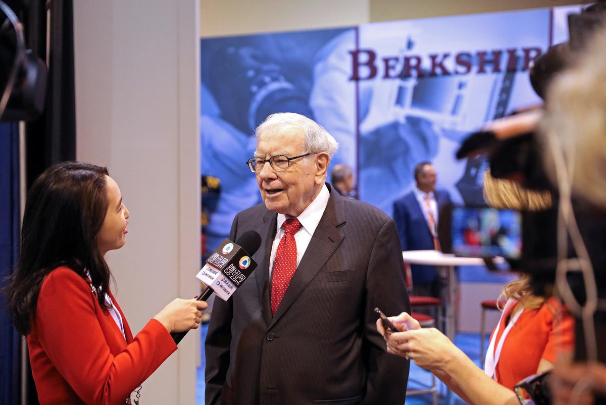Berkshire Rejects Shareholder Call to Replace Warren Buffett as Chairman