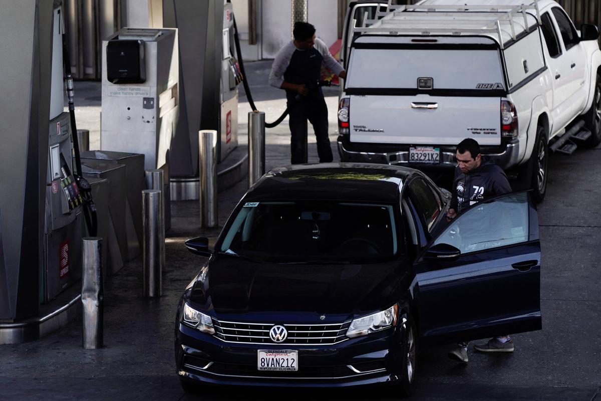 US Gasoline Prices Edge Lower After Hitting Record High Last Week