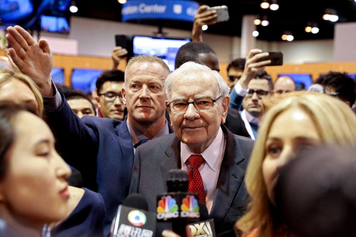 Buffett’s Berkshire Posts $35.5 Billion Profit, Buys Back More Stock