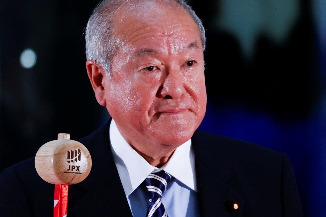 Japan’s Finance Minister Calls for ‘Stable’ Moves as Yen Weakens