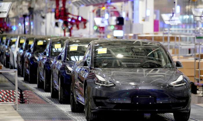 Tesla Extends Shanghai Plant Suspension Amid Lockdown