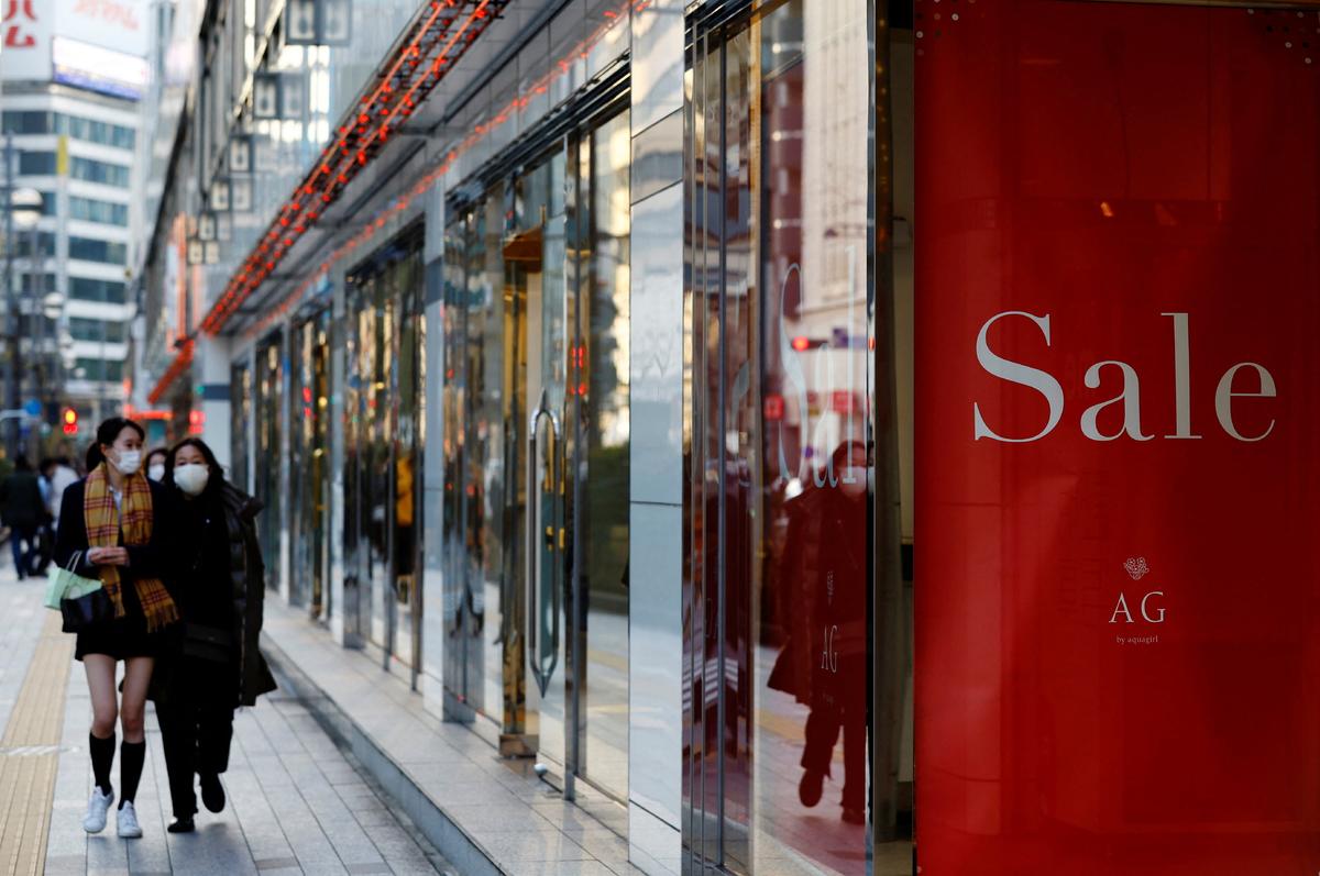Japan Consumers’ Inflation Expectations Hit Record High in March: Survey