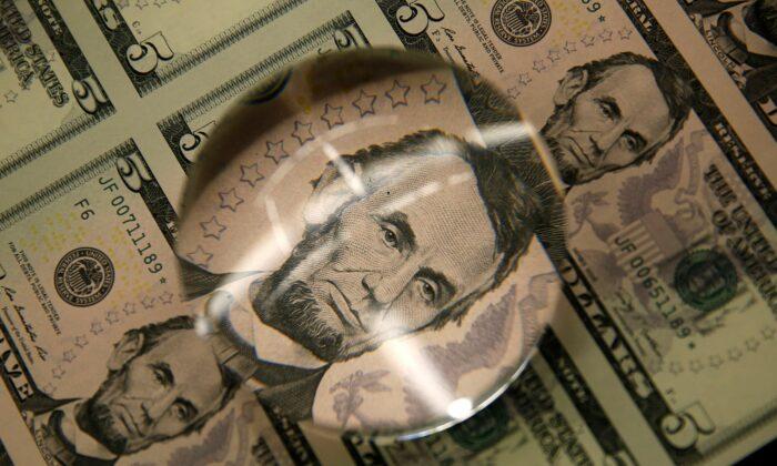Dollar Steadies in Calm Before CPI and Central Bank Storm