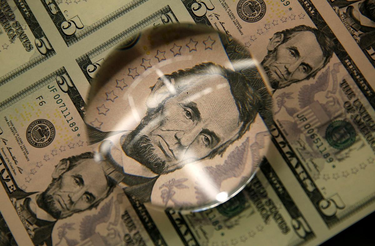 Dollar Steadies in Calm Before CPI and Central Bank Storm