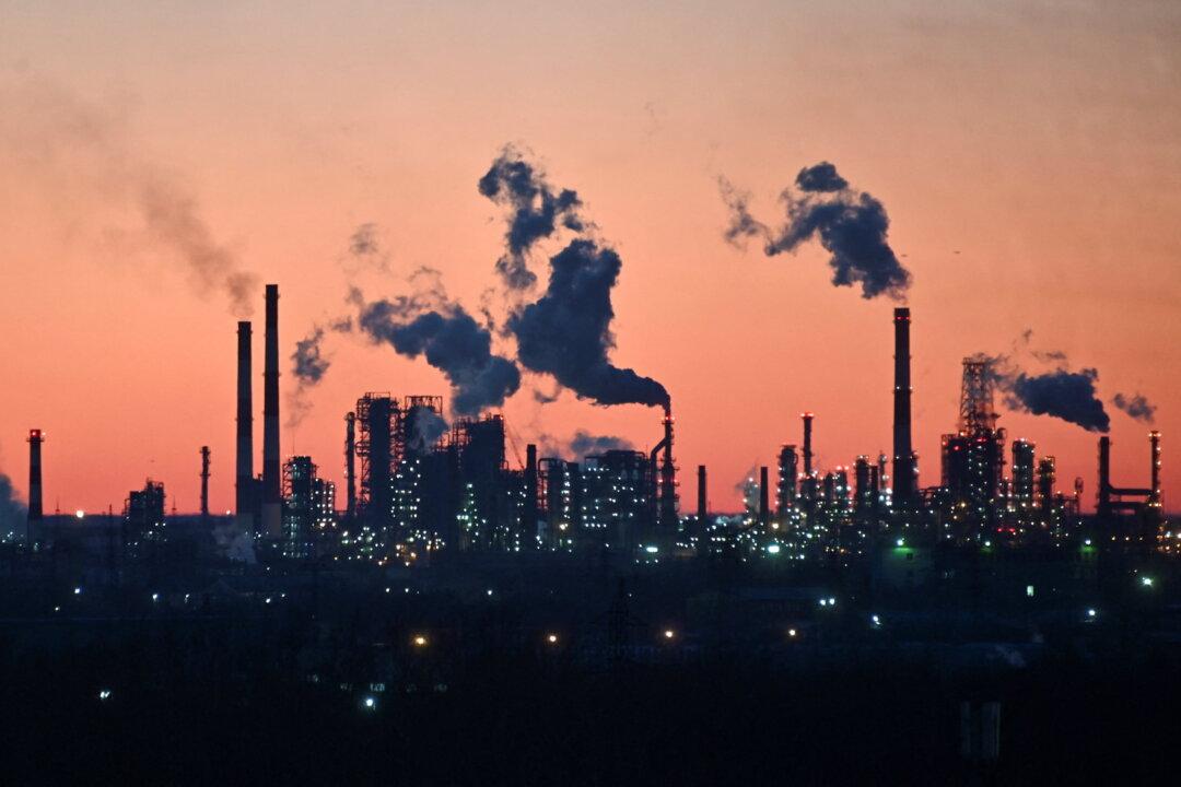 OPEC+ Pledges Major Oil Output Cuts From May to Year’s End