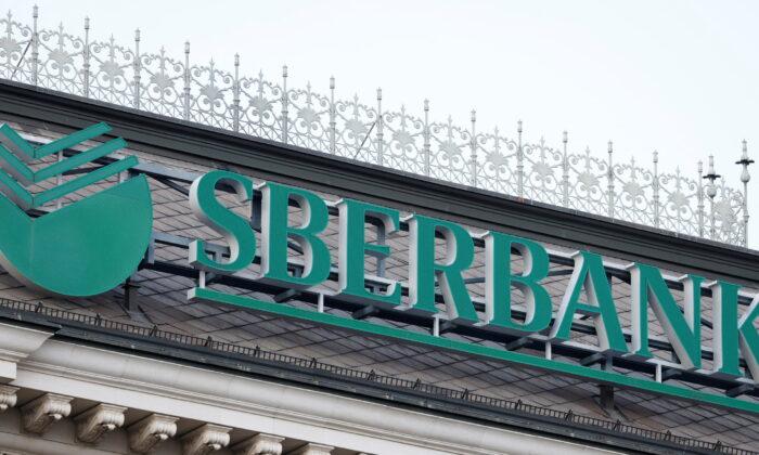 Russia’s Sberbank Says Sanctions Limiting Some Forex Transfers in Russia and Abroad