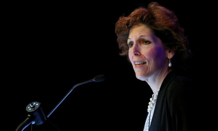 Cleveland Fed’s Mester Calls for Frontloading Rate Hikes, Sees Rise to 2.5 Percent in 2022