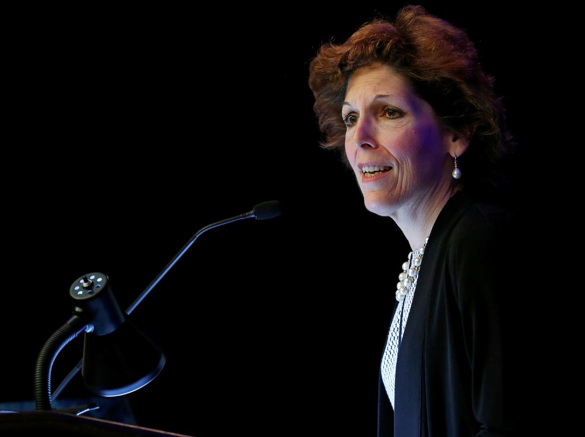 Cleveland Fed's Mester Calls for Frontloading Rate Hikes, Sees Rise to 2.5 Percent in 2022