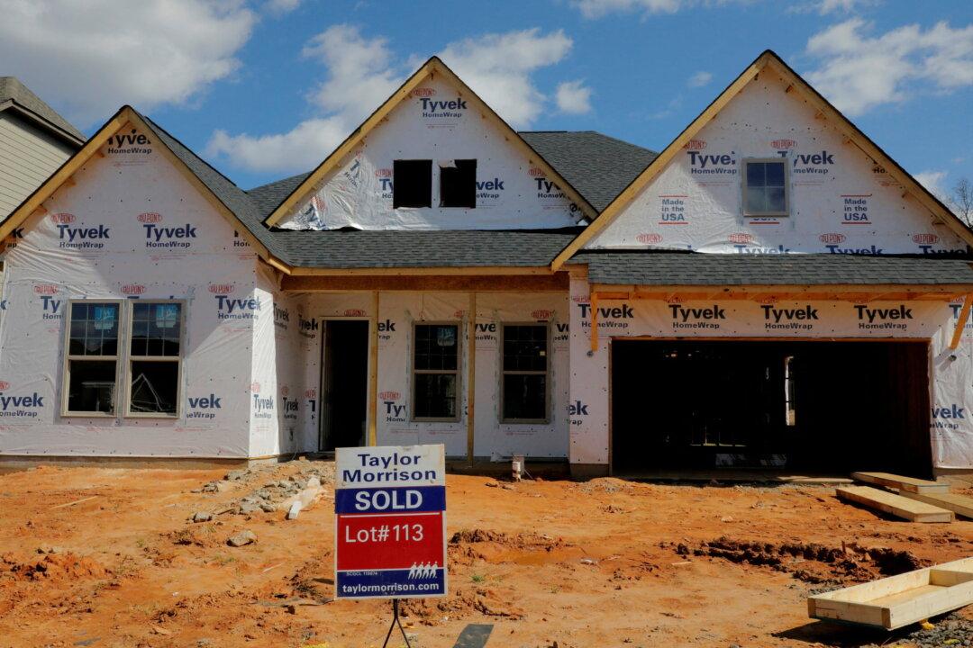 US New Home Sales Drop Further as Mortgages Rates Rise; Prices Push Higher