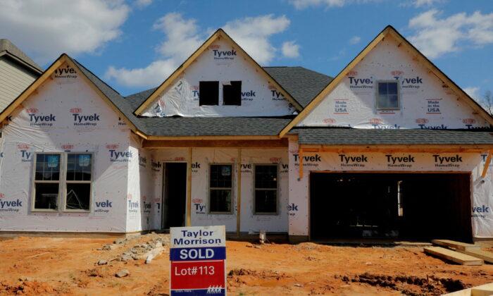 US New Home Sales Drop Further as Mortgages Rates Rise; Prices Push Higher
