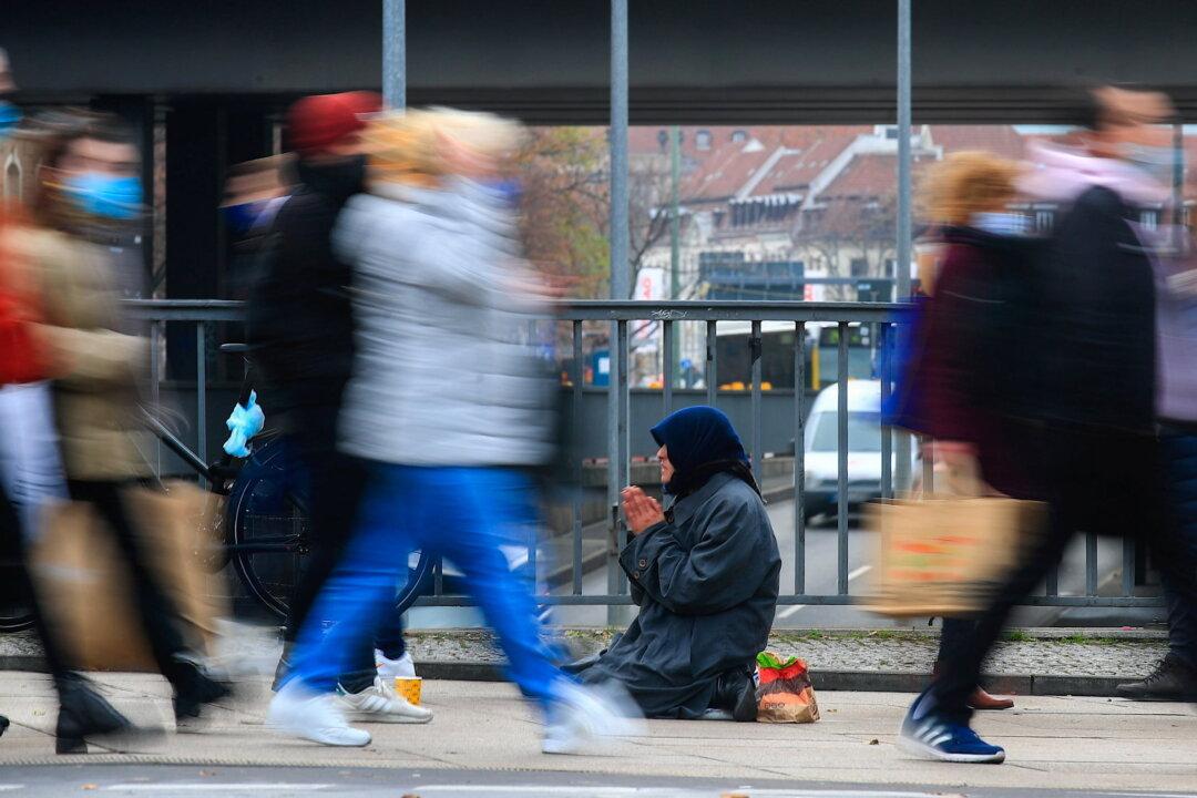 Euro Zone March Business Growth Strong but Outlook Darkens: PMI