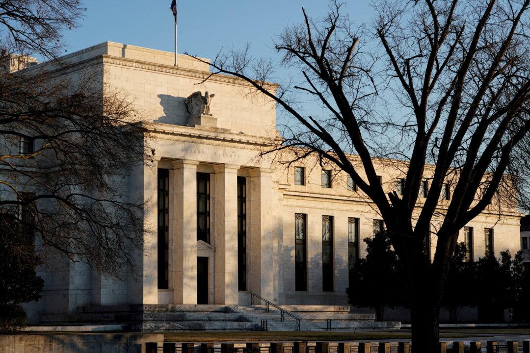 US Business Activity Rises to Eight-Month High in March: Survey