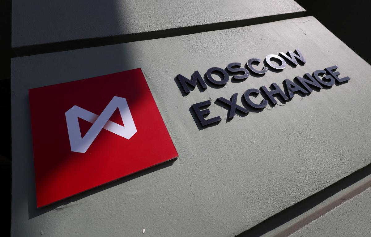 Moscow Exchange to Resume Shares and Bond Trading in Normal Mode on Monday: Central Bank