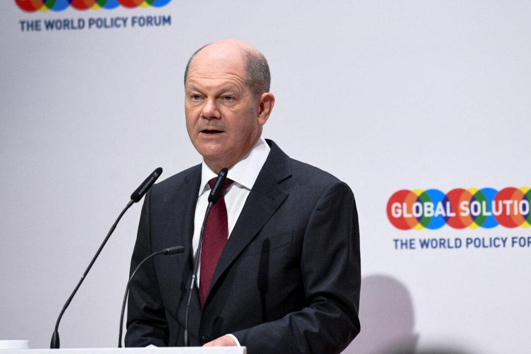 Germany Says to Still Pay for Russian Gas in Euros/Dollars After Scholz–Putin Call