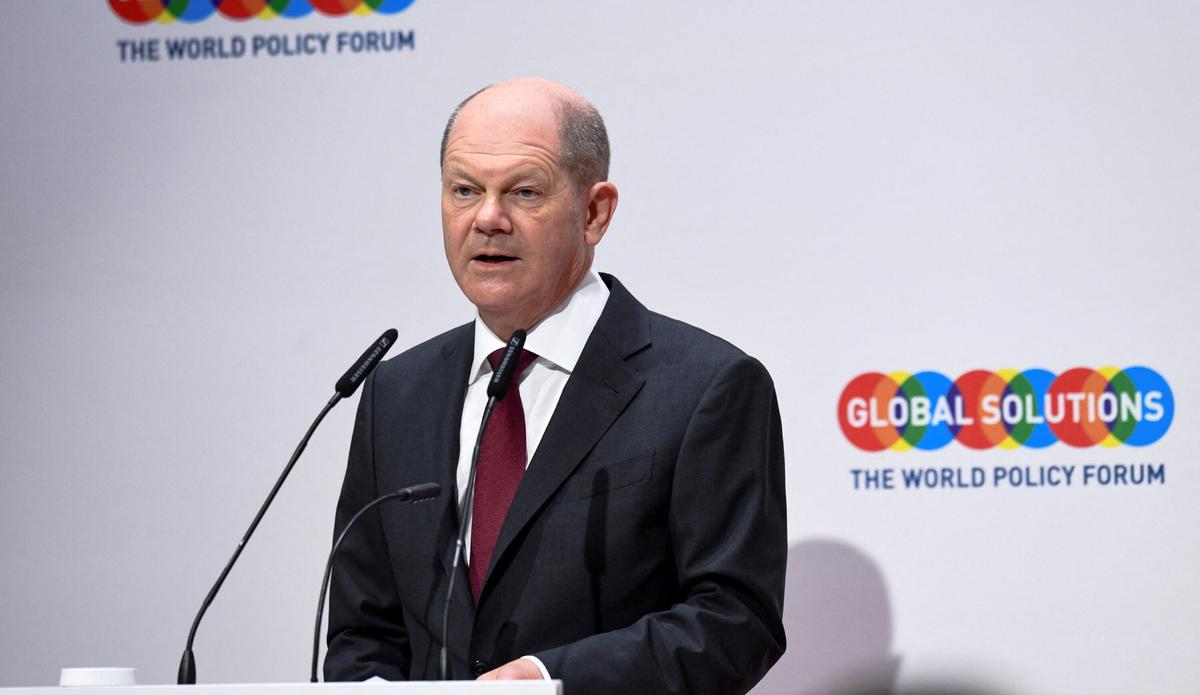 Germany Says to Still Pay for Russian Gas in Euros/Dollars After Scholz–Putin Call