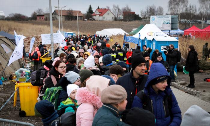 Video: The Refugee Crisis at a Poland–Ukraine Border Crossing