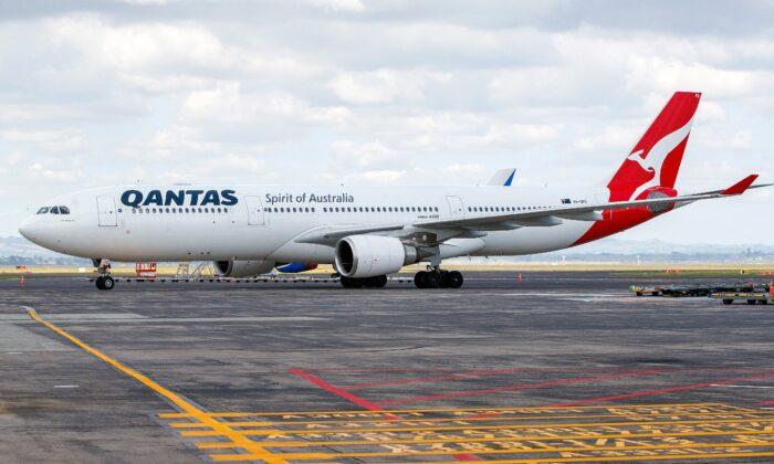Qantas to Lift COVID-19 Vaccine Mandates for International Flights