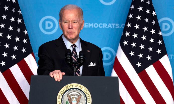 Biden Heckled at DNC Rally; California Phasing Out Sales of Gas-Powered Vehicles by 2035 | NTD Good Morning