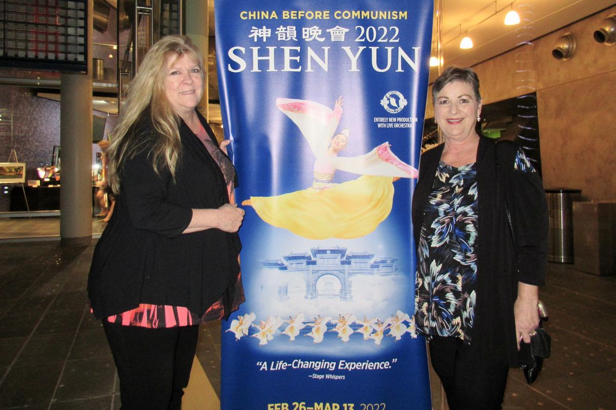 Retired Dental Professionals Connect With Shen Yun