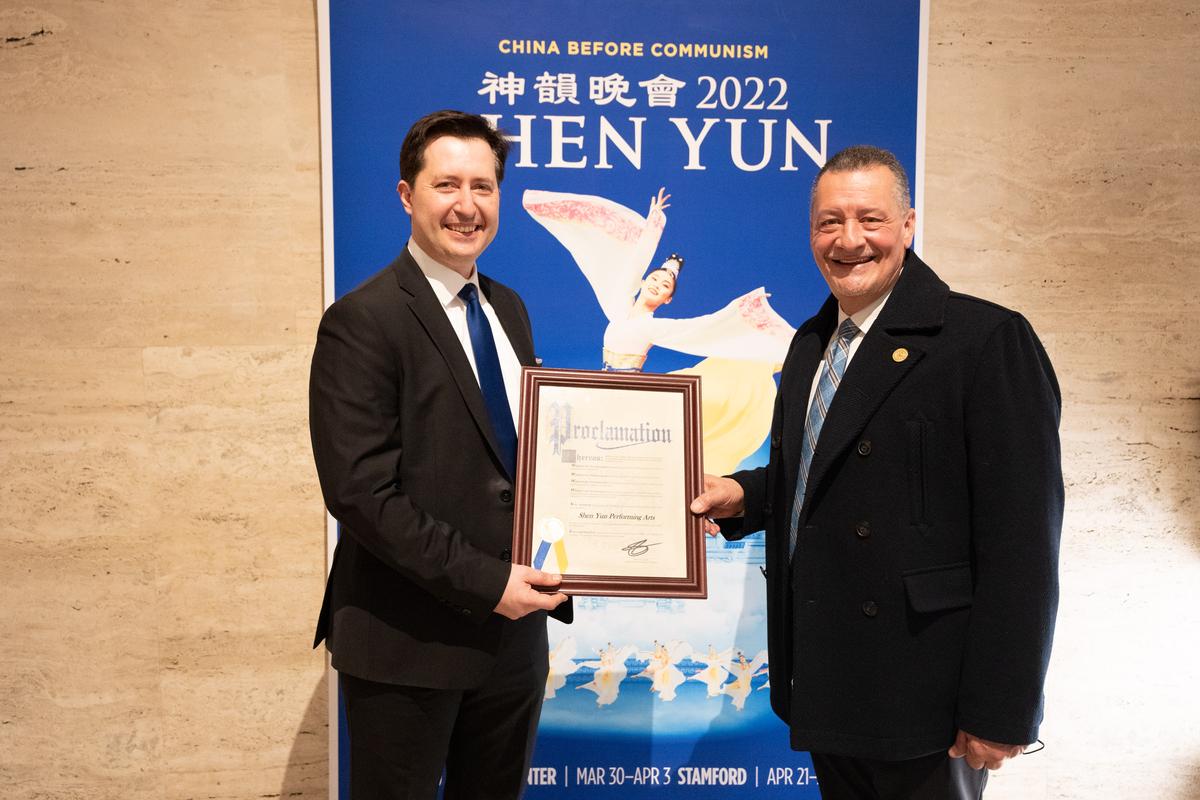 New York Officials In Awe of Shen Yun