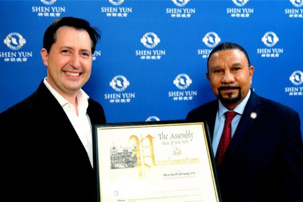 Assemblyman Phil Ramos (R), assistant speaker of the House of the New York State Assembly, presents an award to Shen Yun Performing Arts Company at the David H. Koch Theater at Lincoln Center, on March 10, 2022. (NTD)