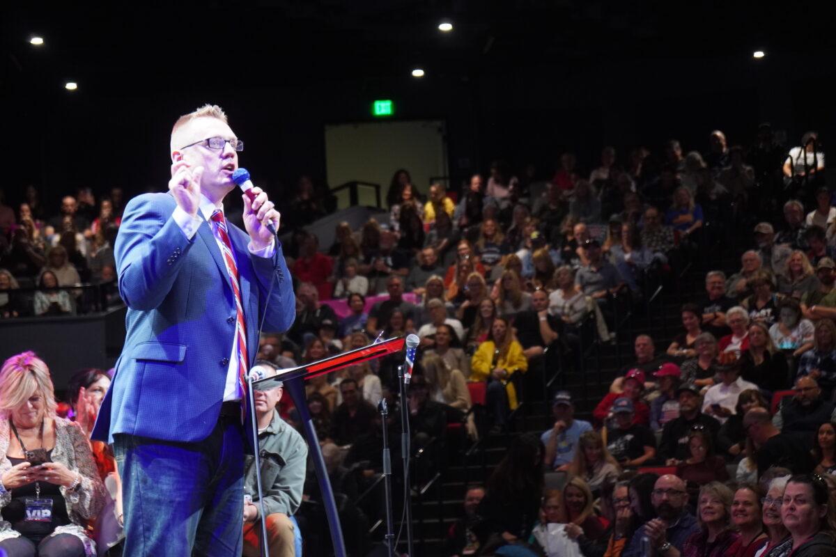 Reawaken America Tour host Clay Clark kicks off the weekend event in San Diego on March 11. The rally drew about 3,000 people. (Allan Stein/The Epoch Times)
