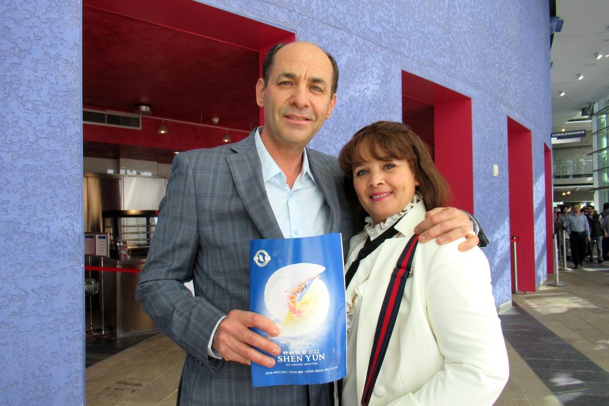 Shen Yun Shows the True China to Director of Operations