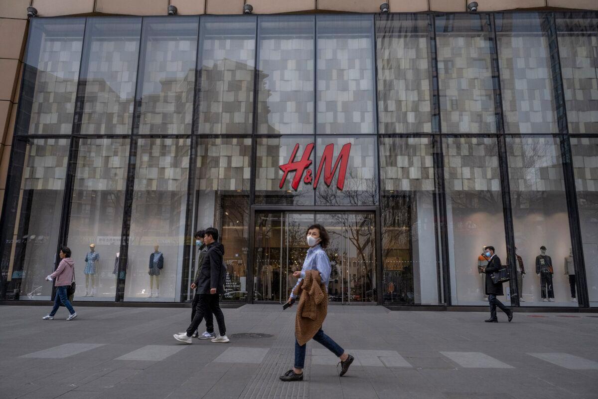 An H&M clothing store at a shopping area in Beijing on March 30, 2021. Chinese state media and social networking platforms called for boycotts of H&M and removed the retailer from online shopping sites and map apps after statements made by the company in the past about Xinjiang cotton resurfaced online. (Kevin Frayer/Getty Images)