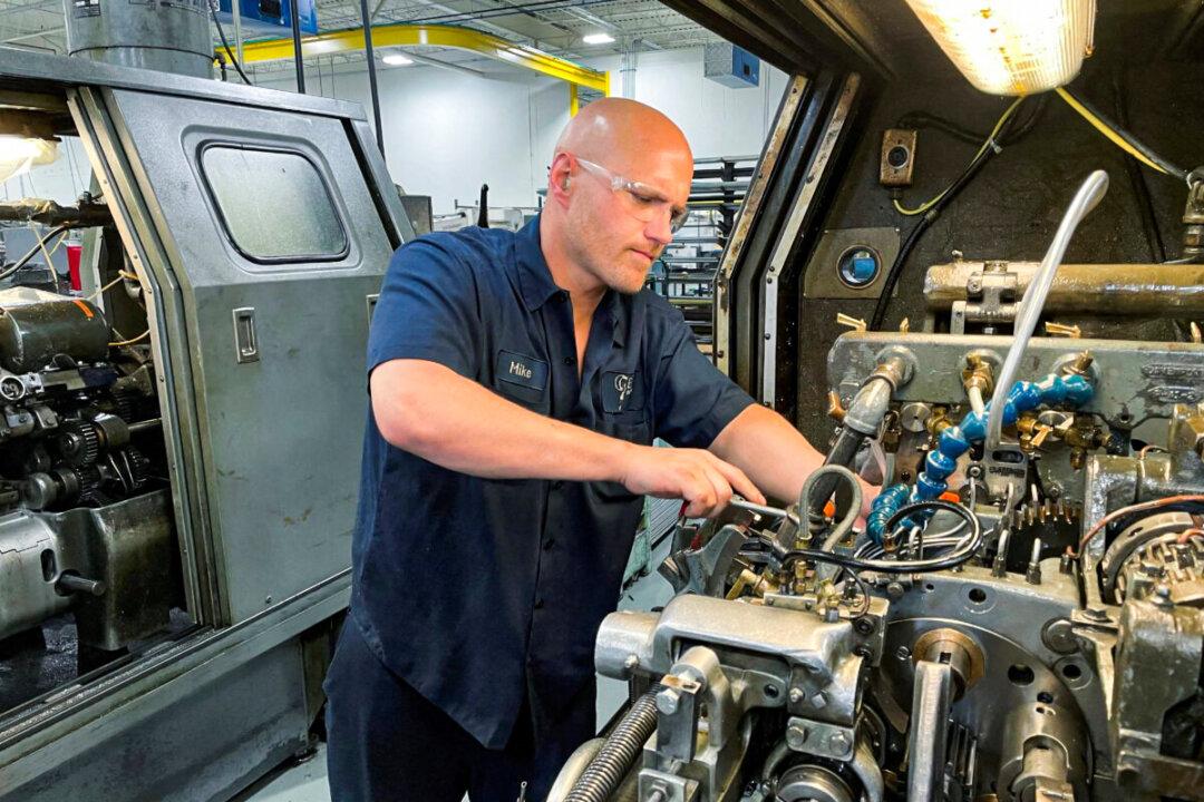 US Factory Output Surges to Highest Gain in 4 Months