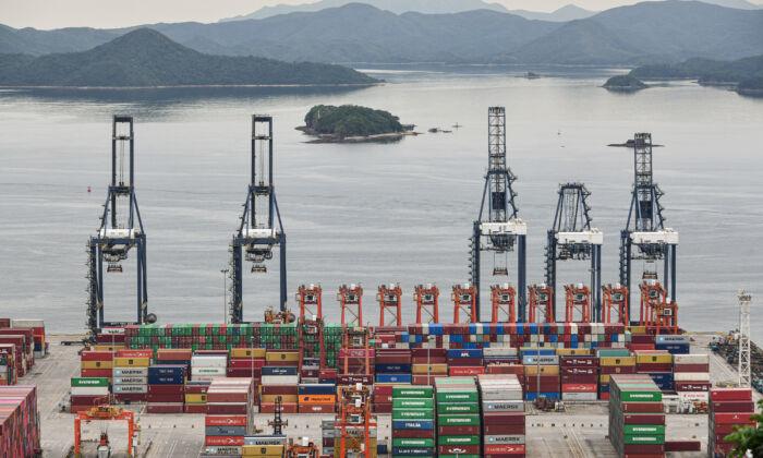 China’s Export Growth Sinks in August, Imports Shrink
