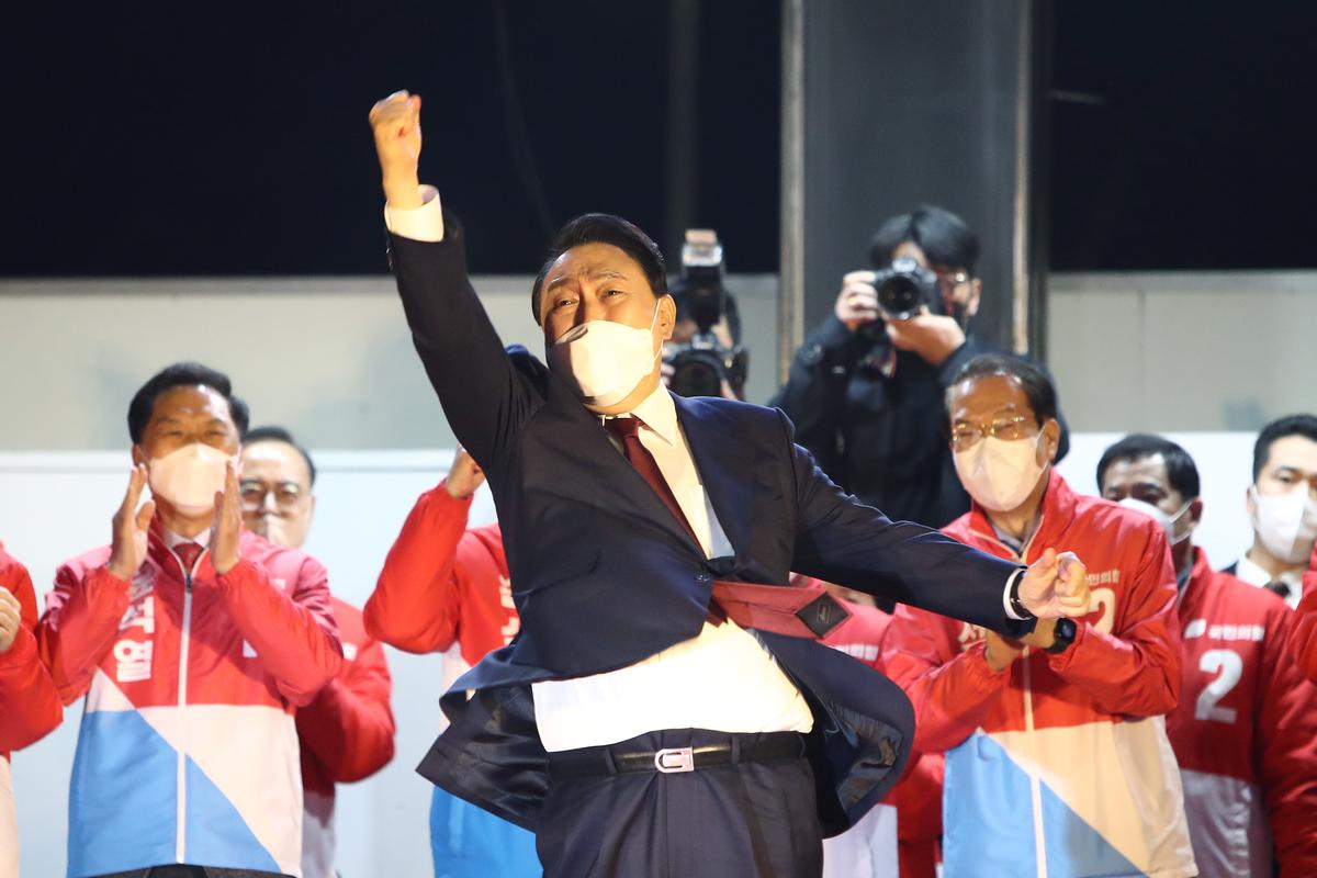 South Korean President-elect Yoon Suk-yeol of the main opposition People Power Party (PPP) celebrates at the party's headquarters in Seoul, South Korea on March 10, 2022. (Chung Sung-Jun/Getty Images)