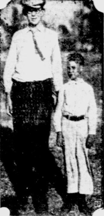 Robert Wadlow (L) and his childhood playmate Jack Grissom. (<a href="https://commons.wikimedia.org/wiki/File:Robert_Wadlow_1928.jpg">Public Domain</a>)