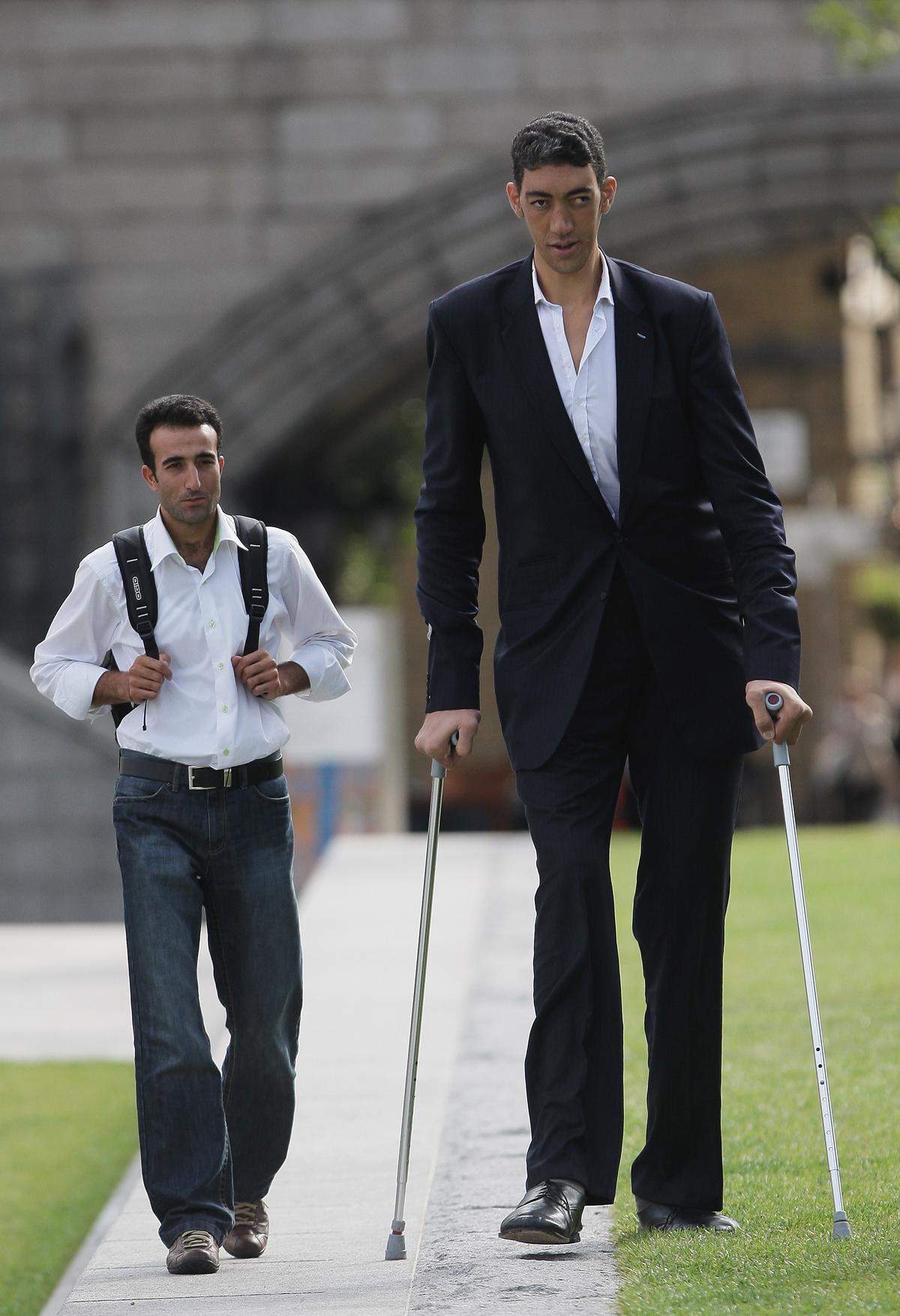 The Tallest Man Living, Sultan Kosen of Turkey poses with his brother Hasan Kosen in front of Tower Bridge, London. (Dan Kitwood/Getty Images)