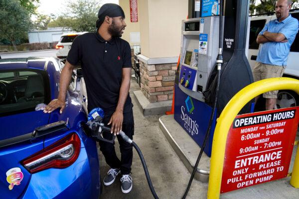 Uber driver Zephrin Green fills up at a Sam's Club in Gainesville, Fla. on March 10, 2022. (Nanette Holt/The Epoch Times)