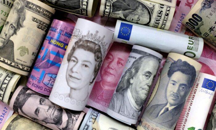 Euro Sags, Yen Jumps as Investors Bet on BOJ Shift