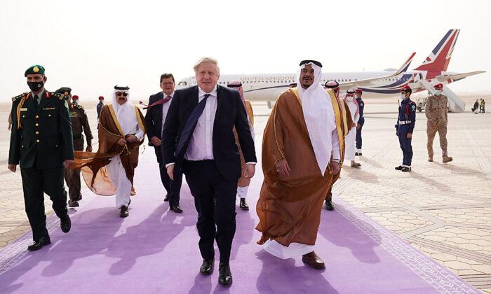 Boris Johnson Visits UAE, Saudi Arabia as the West Turns Away From Russian Oil