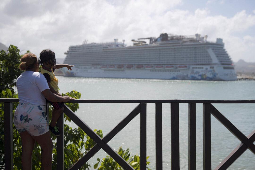 Norwegian Cruise Ship Carrying Thousands Refloated After Running Aground
