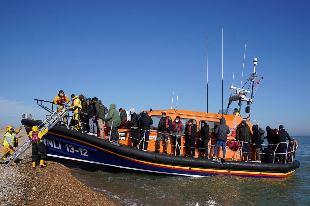 Minister Denies Royal Navy Is ‘Tour Guide’ for Illegal Immigrants in the Channel