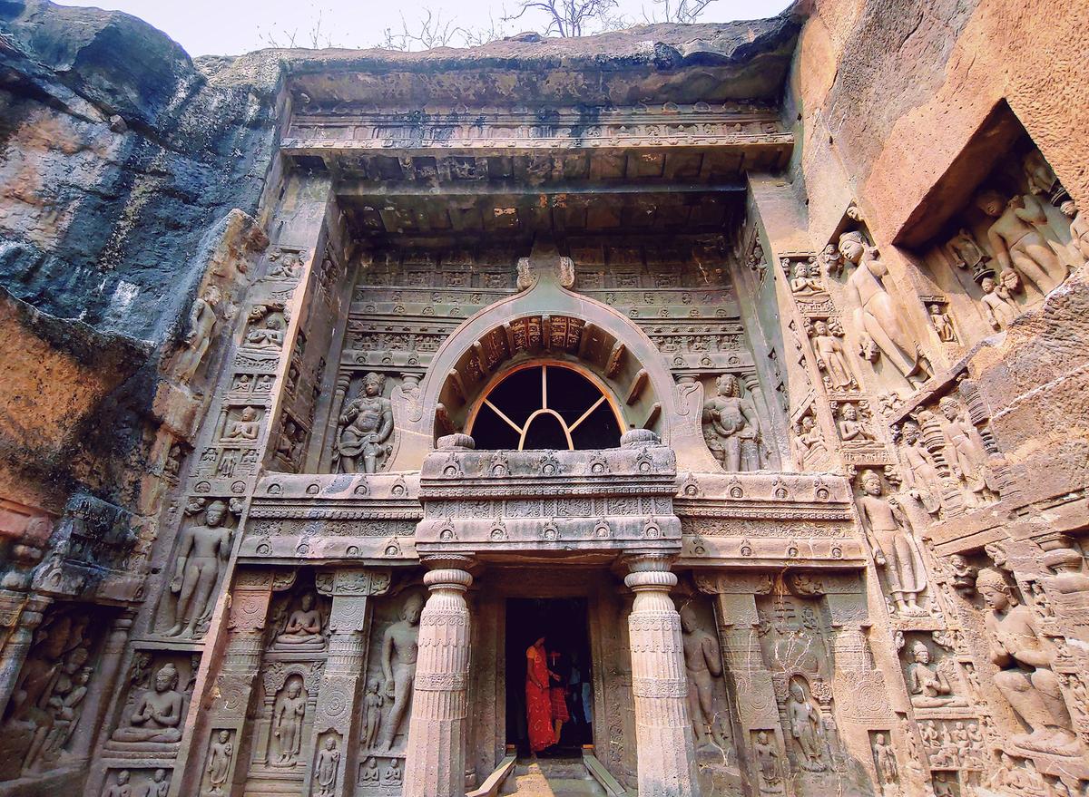 The incredible façade of Ajanta Cave 19 is thought to have been sculpted in the fourth to sixth centuries, as it features many elements common to Gupta architecture around that time. Myriad sculptures of the Buddha and other Buddhist imagery make it a sacred entrance to a place of great spiritual significance. (Rajiv Desikan/ CC BY-SA 4.0)