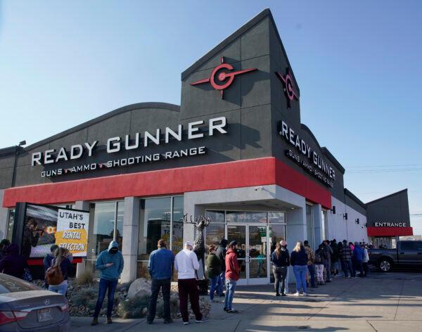 People line up to buy guns and ammunition at the Ready Gunner gun store in Orem, Utah, on Jan. 10, 2021. (George Frey/AFP)