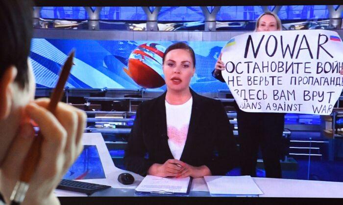 Journalist Arrested After Interrupting Russian State Television to Protest Against War in Ukraine: Reports