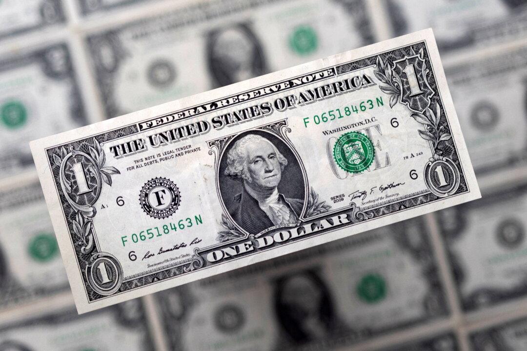 Dollar Steadies Ahead of Data, Yuan Rises in Low Volume