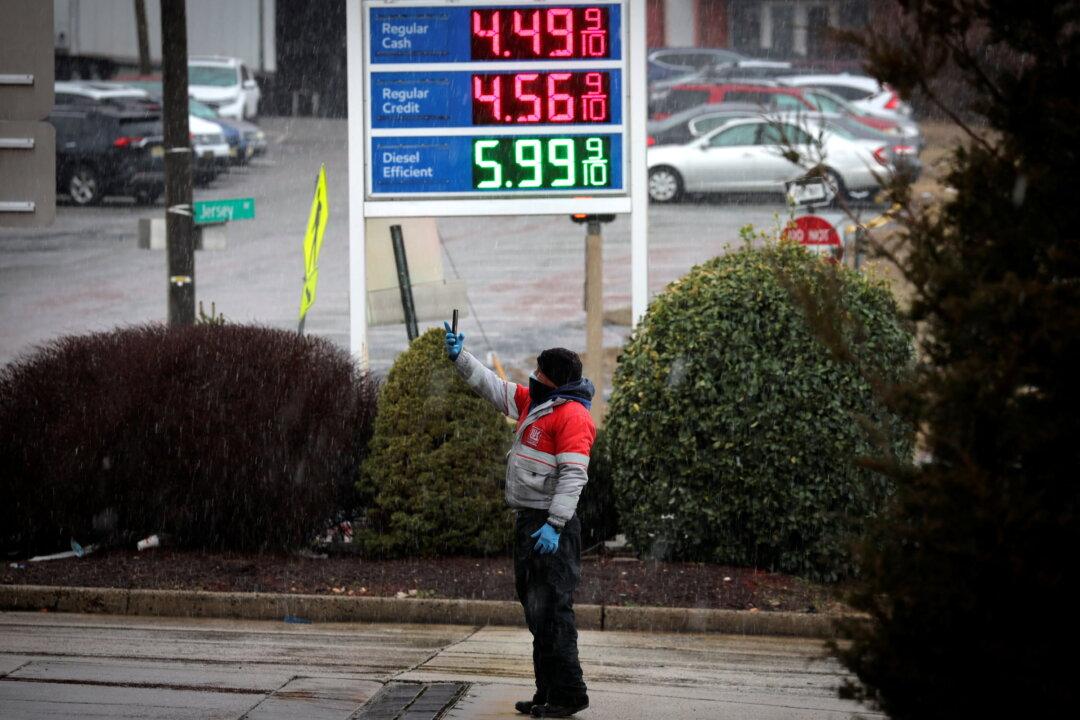 1,000 Gallons of Diesel Stolen From Texas Gas Station: Owners